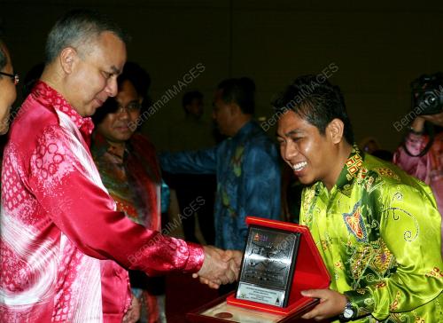 RAJA DR NAZRIN SHAH