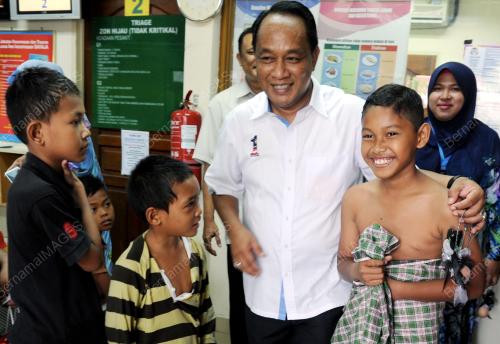PG06_27112015_KHATAN_SENYUM