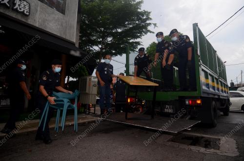 RESTORAN DIARAHKAN TUTUP