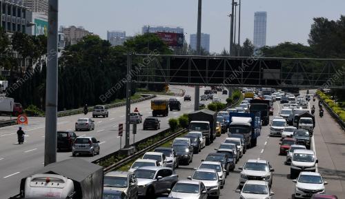 KENDERAAN SESAK DI LEBUHRAYA