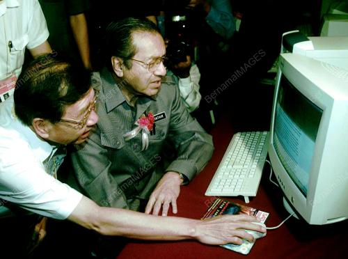 PG07-23_09_2000_PM-PRESIDEN_13012016