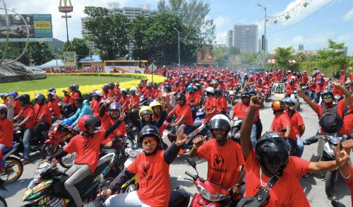 PG07_01102016_BAJU_MERAH