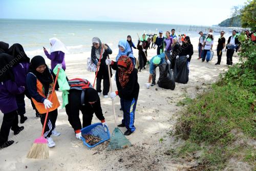 PG07_03022013_BERSIH_PANTAI