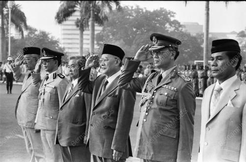 HARI PAHLAWAN