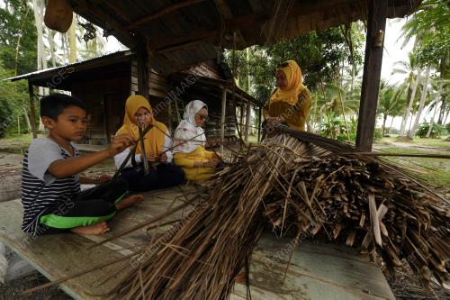 KAMPUNG AGONG