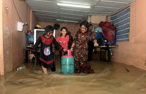 PG07_06042013_BANJIR_KILAT