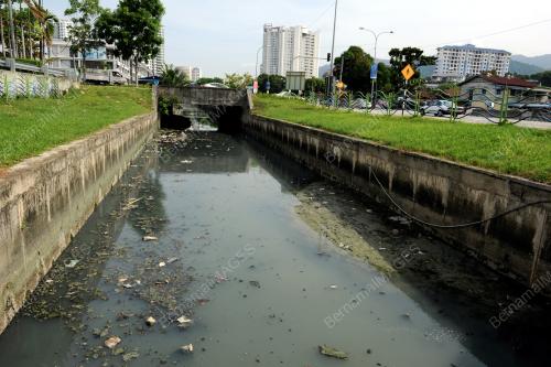 PG07_06062014_SUNGAI_SAMPAH