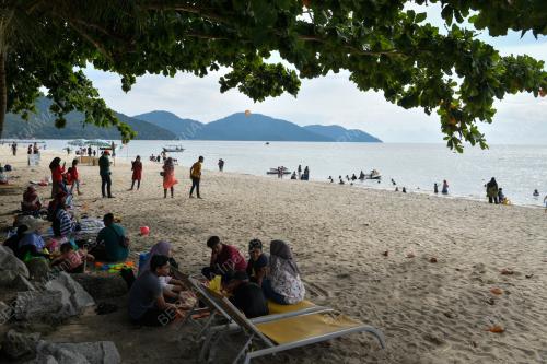 CUTI UMUM DI PANTAI BATU FERRINGHI