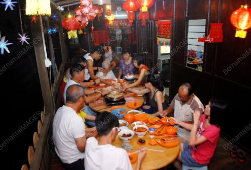 PG07_07022016_MAKAN_BESAR