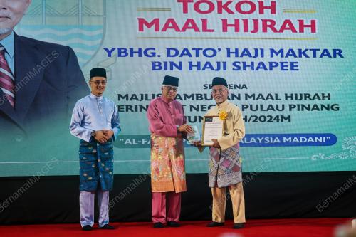 TUN AHMAD FUZI ABDUL RAZAK