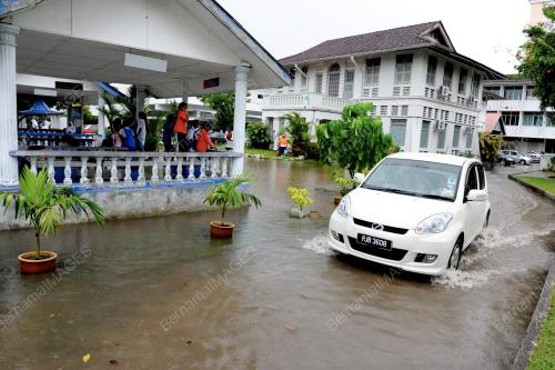 PG07_08032012_SEKOLAH_BANJIR