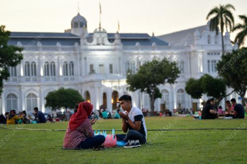 BERBUKA PUASA DI PADANG KOTA LAMA