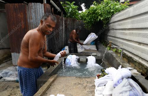 PENGUSAHA DOBI TRADISIONAL
