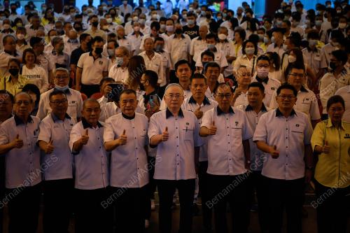 DATUK SERI IR DR WEE KA SIONG