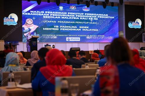 FADHLINA SIDEK