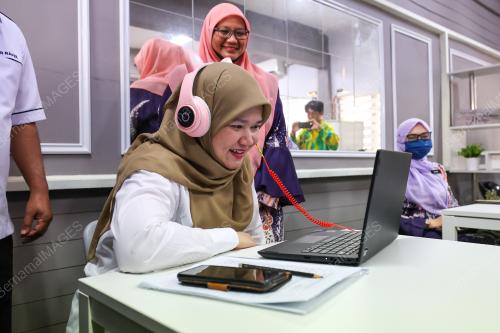 FADHLINA SIDEK