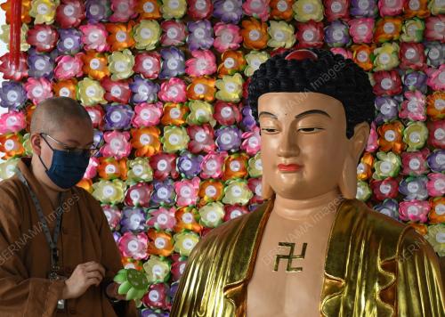 PERSIAPAN HARI WESAK