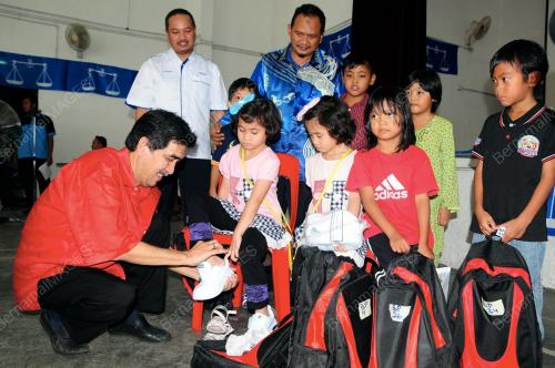 PG07_13122012_PAKAIAN_SEKOLAH