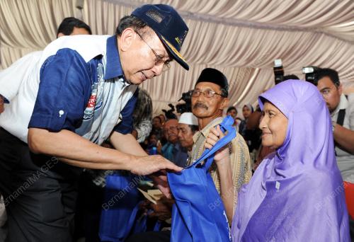 PG07_14042012_MENTERI_BANTUAN