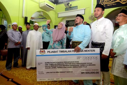 DATUK SERI DR WAN AZIZAH WAN ISMAIL