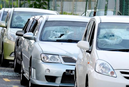 PG07_15032012_CERMIN_PECAH