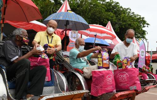 BANTUAN BAKUL MAKANAN PENGAYUH BECA