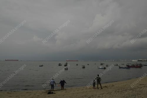 ANGIN KENCANG & LAUT BERGELORA