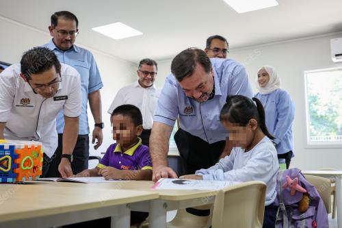 DATUK SERI AMIR HAMZAH AZIZAN