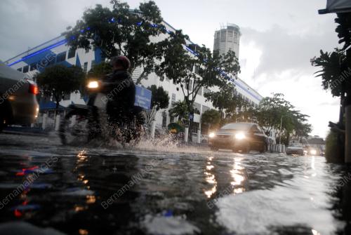 PG07_19112015_BANJIR