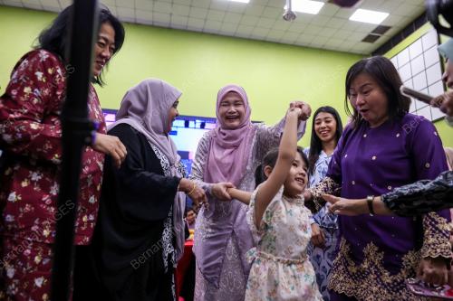 FADHLINA SIDEK