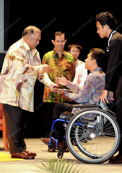 TUANKU SYED SIRAJUDDIN JAMALULLAIL