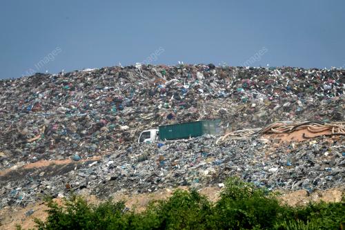 TAPAK PELUPUSAN SAMPAH PULAU BURUNG