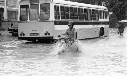 PG07_22062015_BANJIR_KILAT