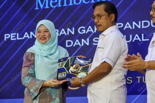 FADHLINA SIDEK