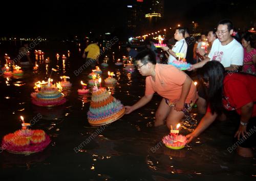 PESTA LOY KRATHONG