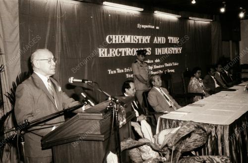 TUN TAN SRI DATUK DR HAJI HAMDAN SHEIKH TAHIR
