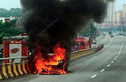 PG07_24092014_KERETA_BAKAR
