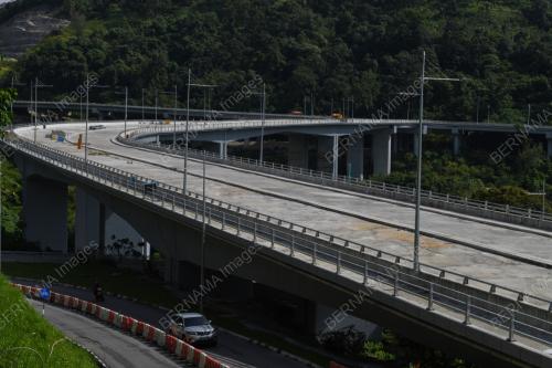 LEBUHRAYA BERKEMBAR BUKIT KUKUS
