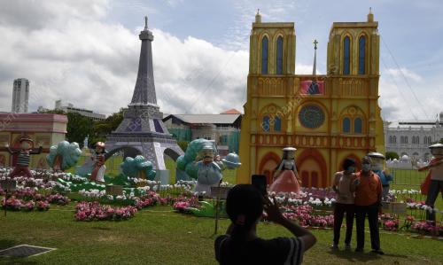 PAMERAN ARCA DUNIA