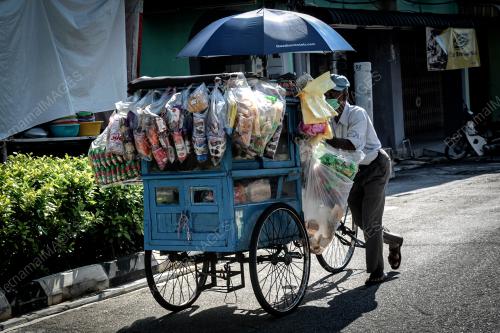 PENJUAL MAKANAN RINGAN & ROTI