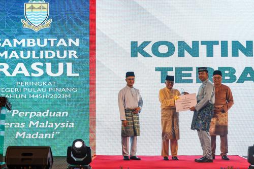TUN AHMAD FUZI ABDUL RAZAK