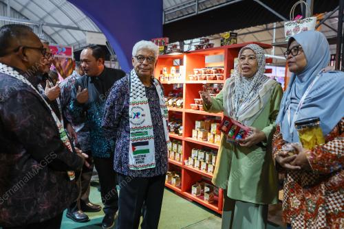 TUN AHMAD FUZI ABDUL RAZAK