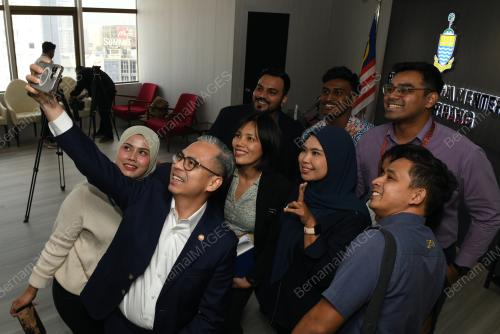 DATUK FAHMI FADZIL