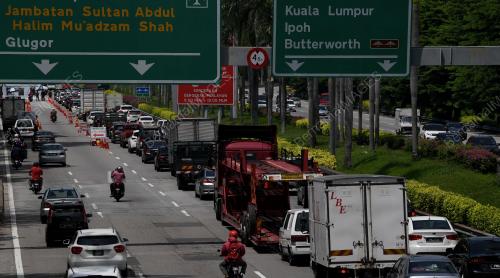 KENDERAAN SESAK DI LEBUHRAYA