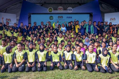 FADHLINA SIDEK