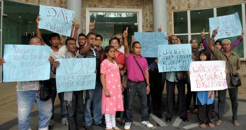 PG08_03102012_BANTAHAN