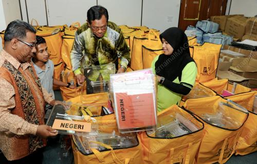 PG08_04042013_PENGARAH_SIBUK