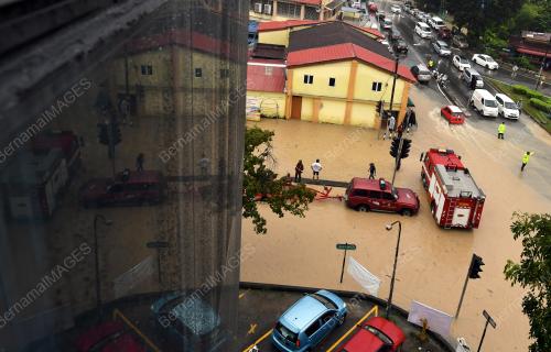 PG08_04112017_BANJIR