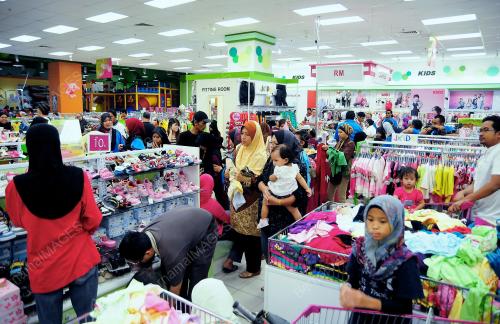 PG08_05082012_BELI_BAJU_RAYA