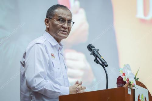 DATUK SERI DR DZULKEFLY AHMAD